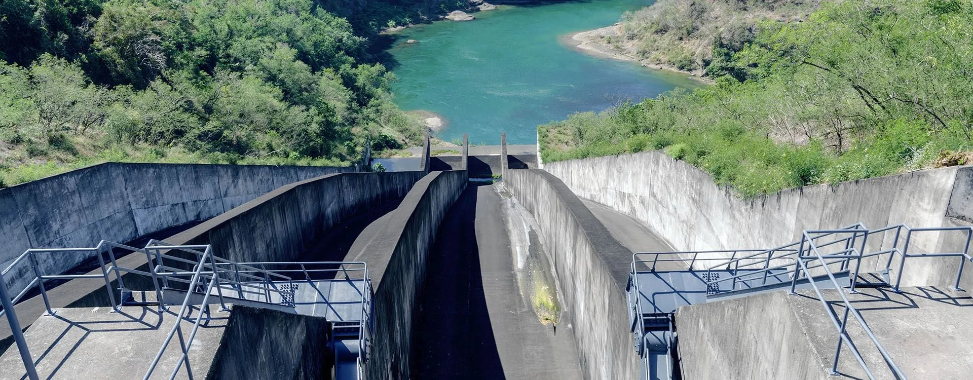 Pantabangan Dam & Reservoir — One of the largest dams in the Philippines, creating a vast inland lake perfect for island-hopping, kayaking, and fishing.