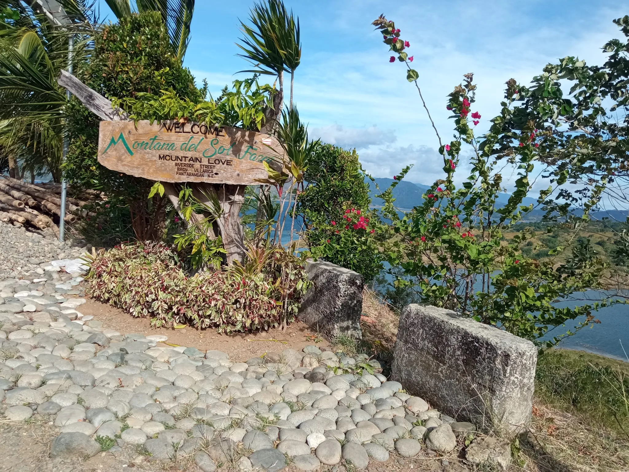 Montana Del Sol Farm — A lakeside farm-resort on River Side Street, Pantabangan, with air-conditioned rooms, an infinity pool, and a jacuzzi overlooking Pantabangan Lake.
